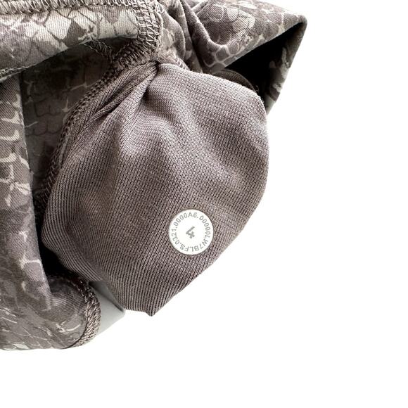 Lululemon Wunder Train High-Rise Short 8" Size 4 Hideaway Camo Lunar Rock Multi - Picture 5 of 6